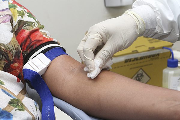 Doação de sangue continua acontecendo em meio à pandemia