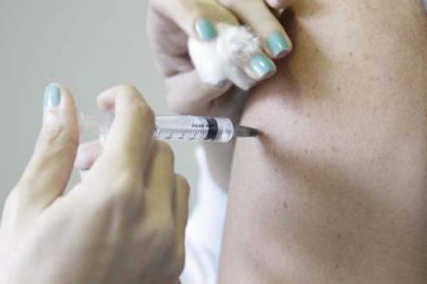 Vacinação contra a gripe é temporariamente suspensa